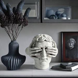 Sculpture d'<span class=keywords><strong>homme</strong></span> aux yeux bandés en résine polyvalente Unique Art Déco Intérieur/Extérieur Décoration intérieure pour le salon Anniversaire Nick-Knacks - Product Image 2