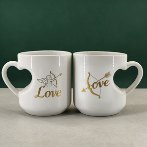 Ensemble de tasses en céramique pour couple romantique - Tasses à café blanches de 12 oz avec impression dorée Amour <span class=keywords><strong>et</strong></span> <span class=keywords><strong>Cupidon</strong></span>, poignée en forme de cœur, cadeau de la Saint-Valentin - Product Image 1