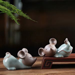 Ornement de souris en céramique mignon, décoration de bureau, figurine de thé, style minimaliste moderne, cadeau pour la maison - Product Image 1