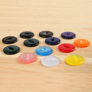 Bán Buôn Tùy Chỉnh Thực hiện Hai Lỗ Hình Tròn Fisheye Nhựa Ngọc Trai Trong Suốt Áo Sơ Mi Trắng Nút Cho Phía Trước Cuff - Product Image 2