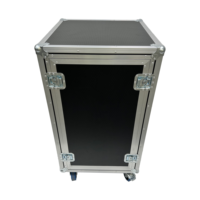 Flight case de transport 20U sur mesure avec amortisseurs pour amplificateur audio, doté de portes à panneaux plats et de 4 roues de type européen
