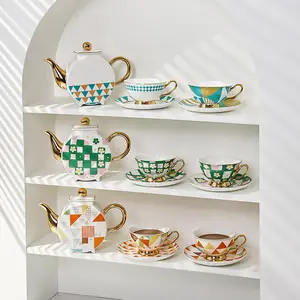 Ceramica Vintage tazza da tè e piattino Set produttore fornitura di tazze da caffè in porcellana di alta qualità Set per 2 persone