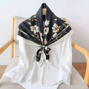 Écharpe en satin de luxe à pois imprimés style dessin animé pour femme - Grande écharpe carrée de 35 pouces pour cheveux, emballée en cadeau - Product Image 2