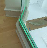 Sistema di ringhiera <span class=keywords><strong>in</strong></span> <span class=keywords><strong>vetro</strong></span> a canale U <span class=keywords><strong>in</strong></span> alluminio integrato a LED per scale eleganti, Veranda e spazi esterni - Product Image 2