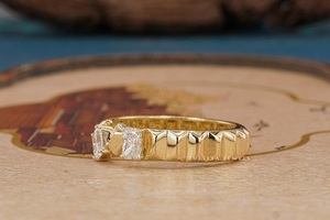 Anillo de Diamantes Elegante Unisex, Joyería Hecha a Mano, Diamantes Brillantes, Diseño Atemporal, Perfecto para Ocasiones Especiales - Product Image 4