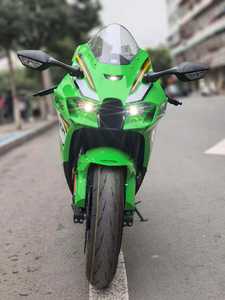Motocicleta Deportiva de Alto Rendimiento <span class=keywords><strong>Kawasaki</strong></span> <span class=keywords><strong>ZX10R</strong></span> 1000cc con Motor de Cuatro Cilindros Refrigerado por Agua - Product Image 3