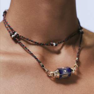 Collier de fête en acier inoxydable plaqué or 18 carats avec logo personnalisé, chaîne fouet et perles, vente en gros - Product Image 2