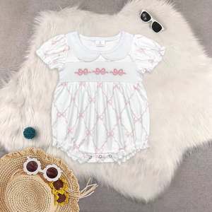 Romper de burbujas con lazos y bordados para bebé niña, manga corta, venta al por mayor - Product Image 3