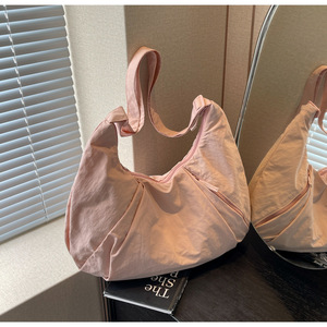 Bolso Hobo de Nailon Impermeable a la Moda, con una Sola Correa, Gran Capacidad, Adecuado para el Ocio Diario y Almacenamiento de Moda - Product Image 1