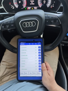 <span class=keywords><strong>Audi</strong></span> <span class=keywords><strong>Q3</strong></span> 1.4T <span class=keywords><strong>2022</strong></span> Turbo Automático <span class=keywords><strong>SUV</strong></span> con Volante a la Izquierda, Gasolina, Asientos de Cuero, Techo Panorámico, 11960 Millas, Auto Usado de China - Product Image 6