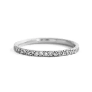 Модные 925 стерлингового серебра треугольник бриллиант Cz18k позолоченное кольцо вечности для женщин