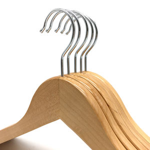 Cintres en bois naturel pour costumes homme, vente en gros fabricant, nouvelle collection, personnalisables avec logo - Product Image 4