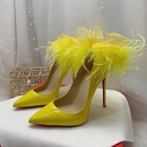 <span class=keywords><strong>Scarpe</strong></span> con tacco alto in pelliccia di <span class=keywords><strong>piume</strong></span> gialle per le donne <span class=keywords><strong>scarpe</strong></span> eleganti Sexy décolleté a spillo sottili fabbrica Plus Size - Product Image 2