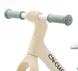 Vélo d'équilibre pour enfants de 3 <span class=keywords><strong>à</strong></span> 8 ans, cadre en nylon de 12 pouces, jantes en alliage d'aluminium, selle en cuir PU, pneus gonflables, capacité de charge de 75 kg, certifié EN71 - Product Image 2