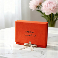 Boîte à livre magnétique de luxe avec logo personnalisé, orange rouge, en tissu de lin beige, fermeture à ruban rigide, boîtes cadeaux pour emballage cadeau