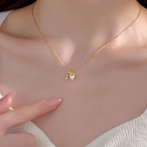 Nuevo Collar con Colgante de Llave y Zirconia en Acero Inoxidable Chapado en Oro, Estilo 2026, Regalo para Novia - Product Image 2