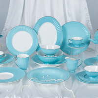 Vaisselle de luxe en porcelaine avec bordure en or royal, assiettes commerciales bleues et dorées pour la vente en gros d'horeca