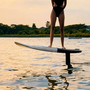 Hochwertiges TAME BILLOW Hydrofoil Surfbrett mit Anpassbarer Farbe, Leistungsstarkes Efoil-Board Modell YH-EF01/02, 210cm/168cm, Stabil für den Ozeaneinsatz - Product Image 1