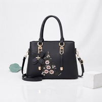 Tas Selempang Wanita Model Bucket Terbaru, Bahan Kulit PU Trendy, Tas Bahu Wanita untuk Gaya Jalanan, Tas Desainer untuk Ibu