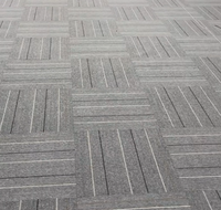 Dalles de moquette de bureau d'origine usine 66x66 en nylon non tissé haute densité, insonorisantes et résistantes aux taches pour bâtiments commerciaux