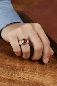 Anello <span class=keywords><strong>Solitario</strong></span> Lanphear da <span class=keywords><strong>Donna</strong></span> in Argento Sterling 925 con Rubino Taglio Asscher, Regalo di Nozze e Compleanno per Uomo, Anello di Moda con Rubino Creato in Laboratorio - Product Image 2