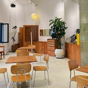 Muebles Comerciales de Estilo Retro para Hostales Juveniles, Mesa y Sillas de Madera con Patas de Acero Inoxidable, Muebles Comerciales para Bares y Restaurantes - Product Image 6
