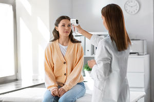 تصميم جديد FTA10 مقياس حرارة رقمي يعمل بالأشعة تحت الحمراء للجهبة للأطفال والبالغين - Product Image 5