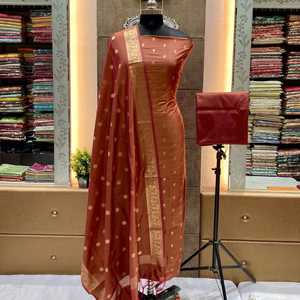 Tela de Seda Estampada Premium para Trajes de Mujer, Ropa Tradicional India Elegante para Boutiques, Minoristas y Exportadores - Product Image 1