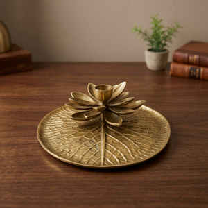 Plato Decorativo con Hoja de Loto Dorada, Hecho a Mano en Metal, Diseño Tradicional Chino, Patrón Vegetal Grabado - Product Image 2