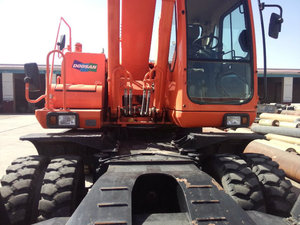 รถขุดล้อ DH210-7 Doosan มือสองพร้อมส่วนประกอบหลักที่มีน้ำหนักในการทำงาน21ตัน - Product Image 6