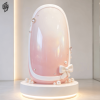 Sculpture d'art en fibre de verre sur mesure de grande taille pour la décoration des entrées de salons de manucure et de salons de beauté