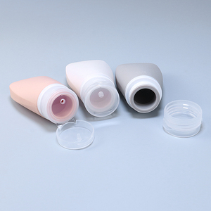 Ensemble de flacons de voyage en silicone 4 en 1 avec logo personnalisé, étanches, rechargeables, sans BPA, approuvés par la TSA, OEM ODM - Product Image 6