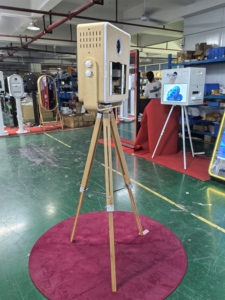 <span class=keywords><strong>Meilleure</strong></span> vente nouveau modèle 2025 Style rétro <span class=keywords><strong>ipad</strong></span> carré Photo Booth Camera Support Portable avec <span class=keywords><strong>imprimante</strong></span> et support d'<span class=keywords><strong>imprimante</strong></span> - Product Image 3