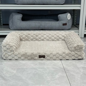 Canapé pour chien en velours de maïs de luxe sur mesure, lit pour animaux de compagnie blanc doux et confortable conçu pour les grands chiens - Product Image 2