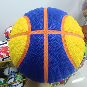 Pelota de <span class=keywords><strong>baloncesto</strong></span> de Color de entrenamiento juvenil de Venta caliente <span class=keywords><strong>3X3</strong></span> logotipo personalizado profesional absorbente de humedad PU <span class=keywords><strong>baloncesto</strong></span> Tamaño 7 6 - Product Image 5