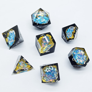 Set di Dadi in Resina Dorata a Profilo Multiangolare per 3 Giocatori, 1 Pezzo, in Busta OPP, per Giochi di Ruolo da Tavolo Cthulhu Mythos - Product Image 2