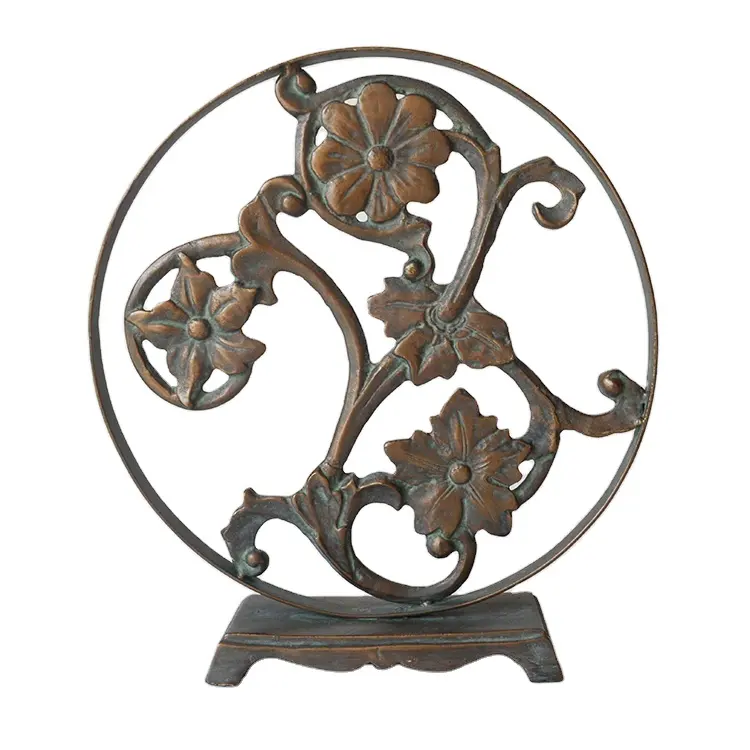 Décoration de table sculptée de fleurs et de feuilles en métal, décoration de table classique en métal lourd de grande valeur
