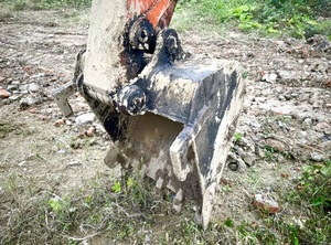 Excavatrice Hitachi ZX75 d'occasion de haute qualité, machine sur chenilles de 7 tonnes importée du Japon, avec accessoire de pince, attache rapide et brise-roche - Product Image 6