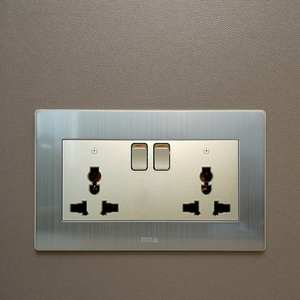MGA vendite dirette della fabbrica nuovo Design 250V doppia universale presa commutata con indicatore argento e oro con logo personalizzato - Product Image 3