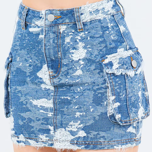 الأكثر مبيعًا تنورة نسائية صيفية غير رسمية سادة متوسطة الطول دينم كارجو بجيوب متعددة وزر ديكور مغسول مناسب للجسم - Product Image 1