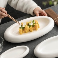 Plats de service modernes contemporains en céramique, assiettes ovales épaisses en porcelaine blanche pour desserts, idéales pour la restauration