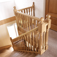 Escalier droit contemporain en bois avec rampe élégante pour villas haut de gamme
