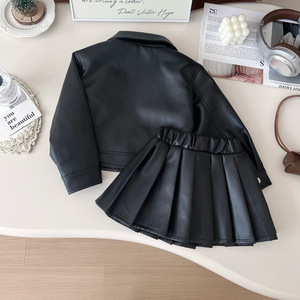 Ensemble en <span class=keywords><strong>cuir</strong></span> PU pour filles, style coréen chic, veste de motard, <span class=keywords><strong>jupe</strong></span> plissée, 2 pièces pour enfants, vêtements de mode pour tout-petits noirs - Product Image 2