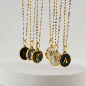 Collier initial en nacre en gros, pendentif <span class=keywords><strong>lettre</strong></span> en émail noir et coquille d'ormeau, bijoux personnalisés en acier inoxydable, cadeau - Product Image 2