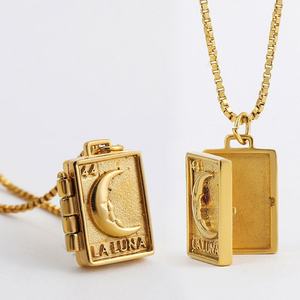 Collier personnalisé avec logo, en acier inoxydable plaqué or 18 carats, résistant à l'eau et inaltérable, avec photo, pour femme - Product Image 1