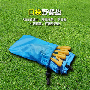 Manta de picnic rectangular de tela Oxford azul cielo, impermeable, portátil, para exteriores, para acampar, con estacas y bolsa de transporte. - Product Image 4