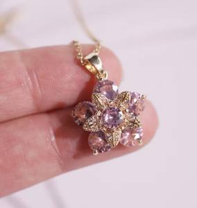 <span class=keywords><strong>Collar</strong></span> <span class=keywords><strong>de</strong></span> <span class=keywords><strong>Rapunzel</strong></span> <span class=keywords><strong>de</strong></span> acero inoxidable chapado en oro <span class=keywords><strong>de</strong></span> moda para mujer <span class=keywords><strong>collar</strong></span> <span class=keywords><strong>de</strong></span> flores <span class=keywords><strong>de</strong></span> circón rosa <span class=keywords><strong>de</strong></span> moda - Product Image 2