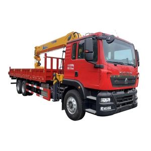 Grúa Montada en Camión Sinotruk 6x4 de 320HP y 14 Toneladas, Suministro Directo de Fábrica para Elevación y Transferencia de Materiales de Tuberías - Product Image 1