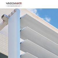 Lamelles verticales fixes en aluminium pour façade de bâtiment