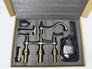 Кухонный смеситель с 4 отверстиями, 8 дюймов - Product Image 5